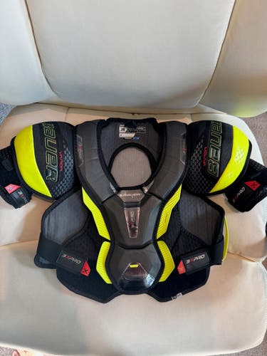 Junior Medium Bauer Vapor 3XPRO Shoulder Pads