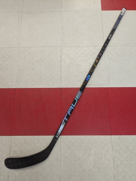 Junior True catalyst 9x3 Left Handed Hockey Stick, T92.5 Curve, 15 Flex (New)