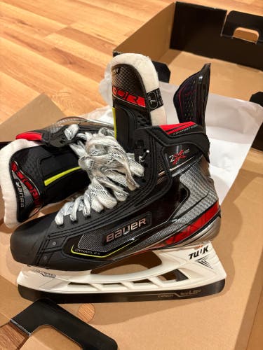Bauer Vapor 2X Pro Hockey Skates Size 7 EE (Brand New) + Included With New Set Of Carbon LS5 Blades