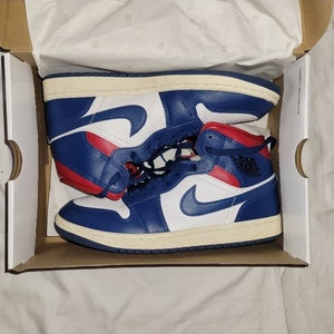 Women's Air Jordan 1 Mid Size 9.5 (Used)