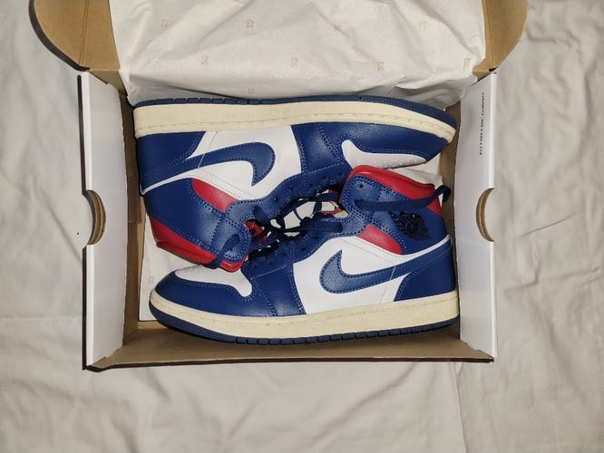 Women's Air Jordan 1 Mid Size 9.5 (Used)