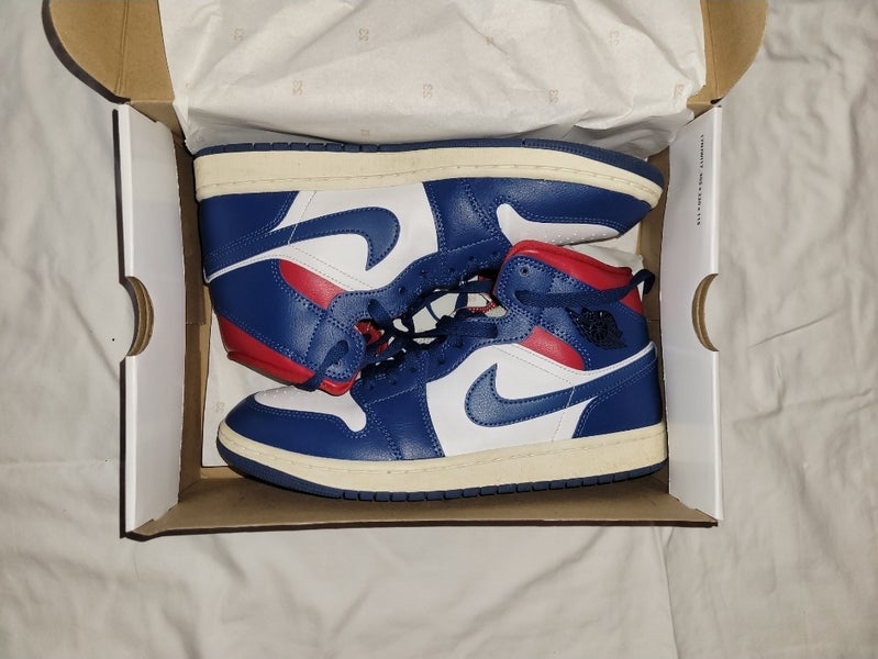 Women's Air Jordan 1 Mid Size 9.5 (Used)