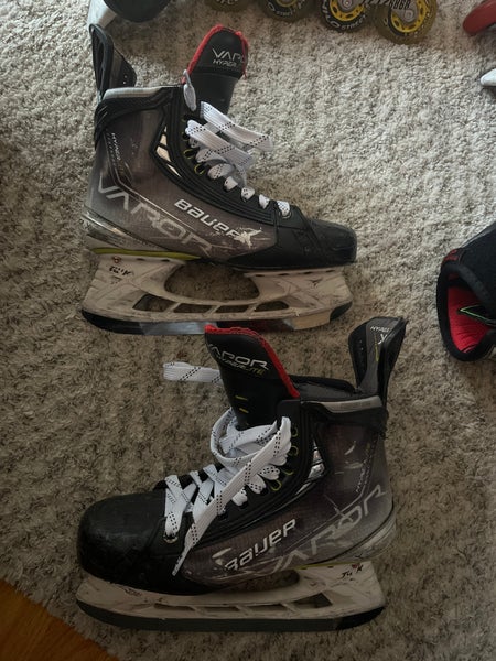Bauer Vapor Hyperlite Hockey Skates Size 5.5 (Used)