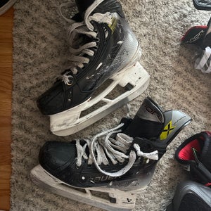 Bauer Vapor Hyperlite 2 Hockey Skates Regular Width Size 6.5 (Used)
