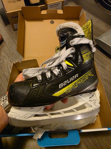 Bauer Vapor 4 Hockey Skates Regular Width 12.5 (Used)