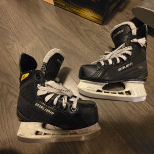 Bauer Supreme 140 Hockey Skates 11 (Used)