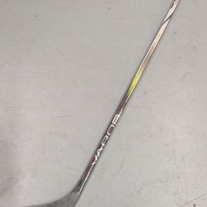 Intermediate Bauer Vapor Hyperlite 2 Left Handed Hockey Stick, P88 Curve, 55 Flex, S23 (New)