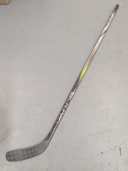 Intermediate Bauer Vapor Hyperlite 2 Right Handed Hockey Stick, P88 Curve, 55 Flex, S23 (New)