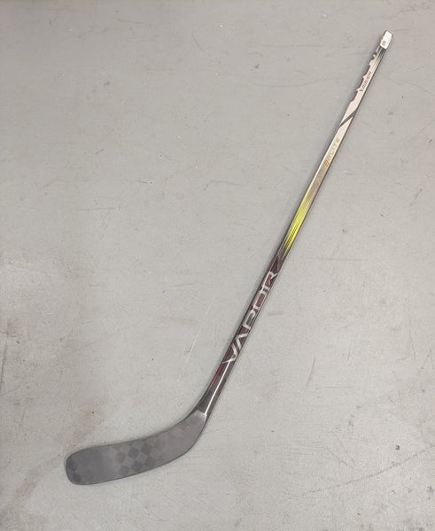Junior Bauer Vapor Hyperlite 2 Hockey Stick, Right Hand, Multiple Curves, 50 Flex, S23 (New)