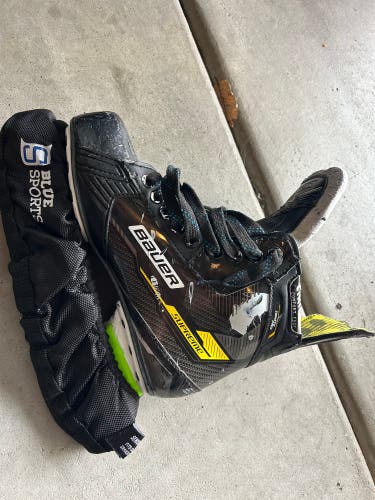 2022 Bauer Supreme Ignite Pro Hockey Skates Regular Width Size 5 (Used)