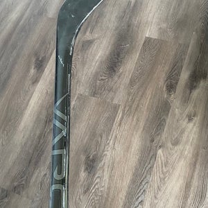 Bauer hyperlite 2 hockey stick
