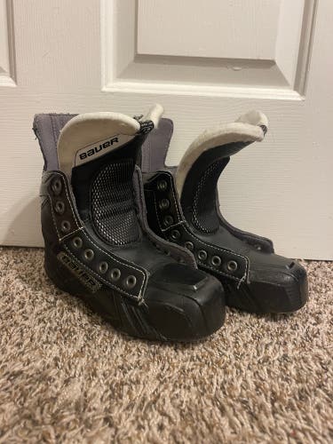 Bauer Nexus 6000 Hockey Skates Regular Width Size 2.5 (New)