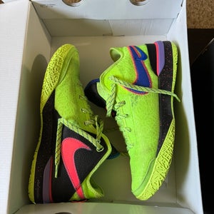 Men's Size M 11.5 (W 12.5) Nike Shoes (Used)