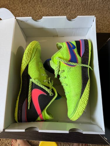 Men's Size M 11.5 (W 12.5) Nike Shoes (Used)