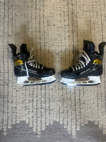 2021 Bauer Supreme UltraSonic Hockey Skates Regular Width Pro Stock 9.5 (Used)