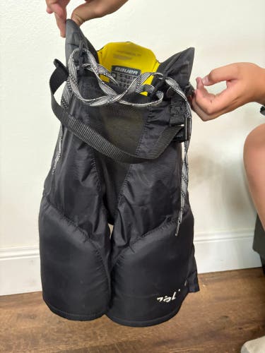 Youth Large Bauer Supreme S170 Hockey Pants (Used)