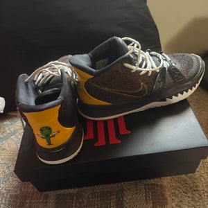 Men's Size M 9.0 (W 10.0) Nike Kyrie 7 Shoes (Used)