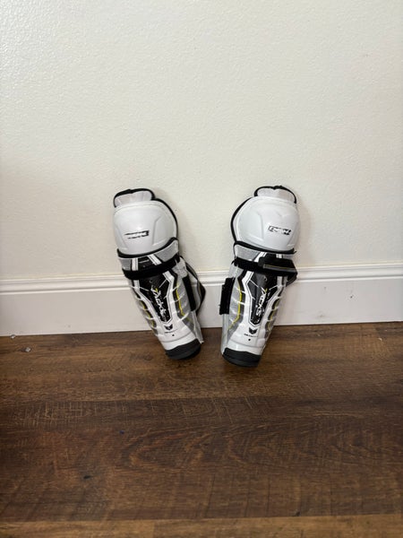 Youth CCM Tacks 11 Shin Pads (Used)
