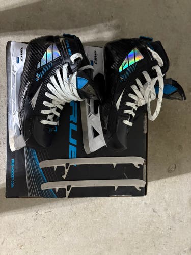 True TF9 Hockey Goalie Skates Regular Width 7.5 (Used)