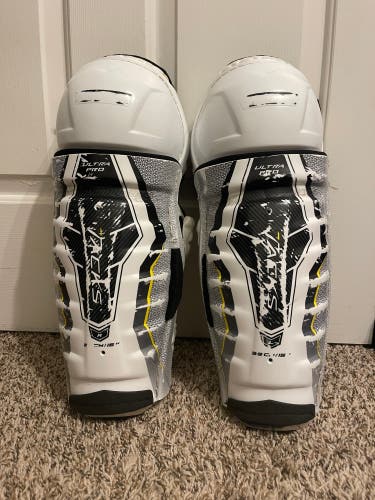 Senior CCM Ultra Pro 15" Shin Pads Pro Stock (Used)