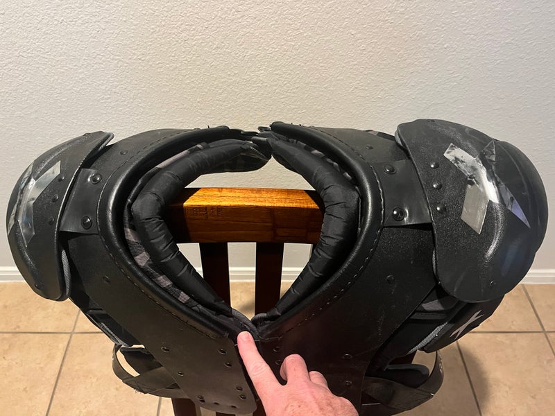 Extra Large Adult Xenith Pro Skill Shoulder Pads (Used)