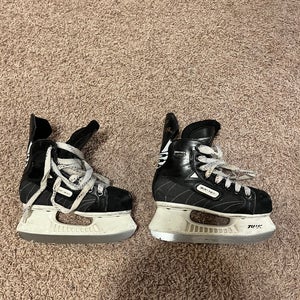 Bauer Impact 200 Hockey Skates Size 1 (Used)