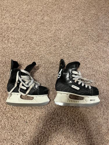 Bauer Impact 200 Hockey Skates Size 1 (Used)