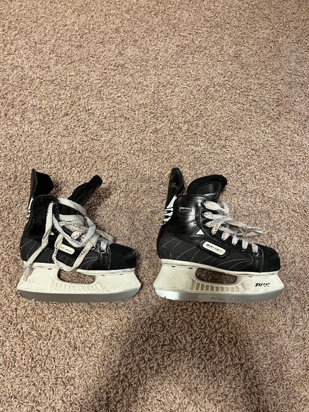 Bauer Impact 200 Hockey Skates Size 1 (Used)