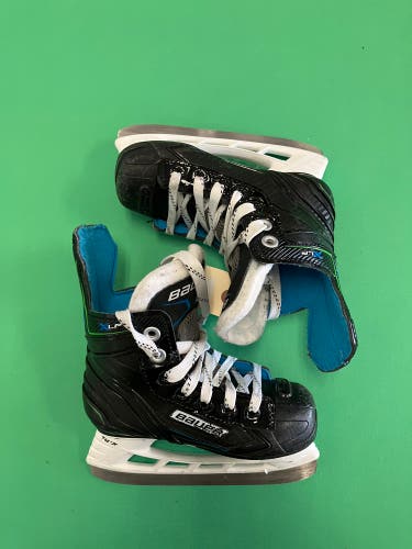 Youth Bauer XLP Hockey Skates Regular Width 9 (Used)