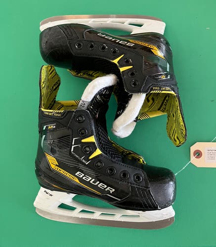 Youth Bauer Supreme M4 Hockey Skates Regular Width 12.5 (Used)