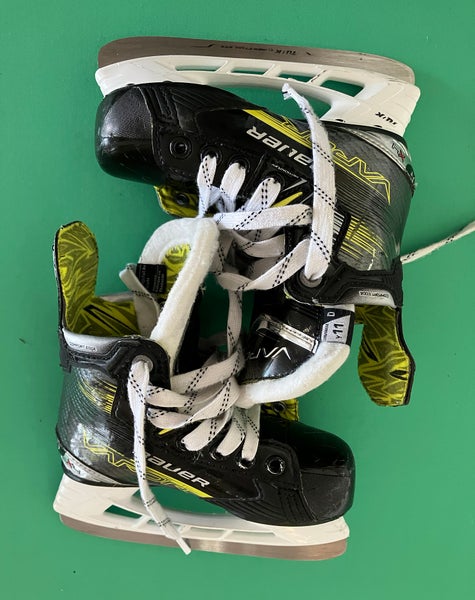 Youth Bauer Vapor X4 Hockey Skates Regular Width 11 (Used)