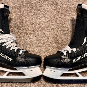 2025 Bauer Vapor Hyperlite 2 Hockey Skates Regular Width Pro Stock 8.5 (New)