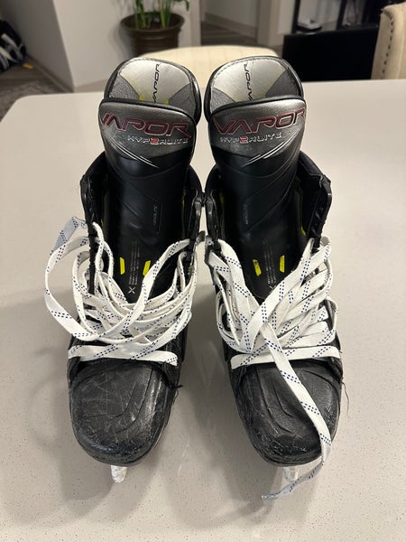 2023 Bauer Vapor Hyperlite 2 Hockey Skates Regular Width 7.5 (Used)