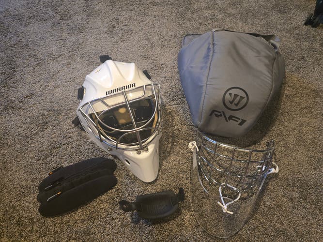 Senior Medium Warrior R/F1 Goalie Mask (Used)