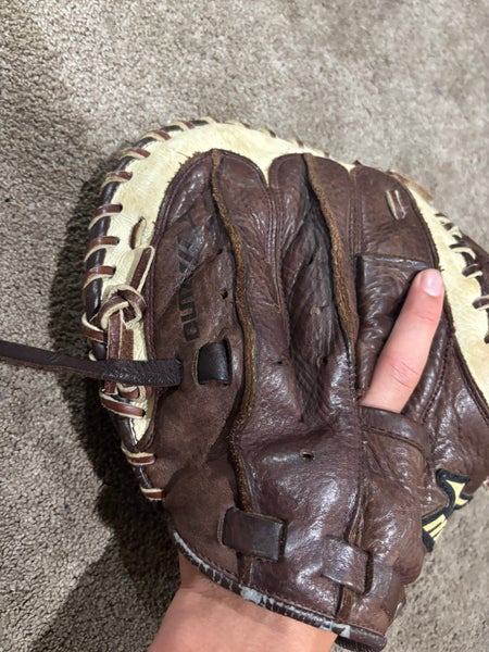 Mizuno RH Catcher's Glove 32" (Used)