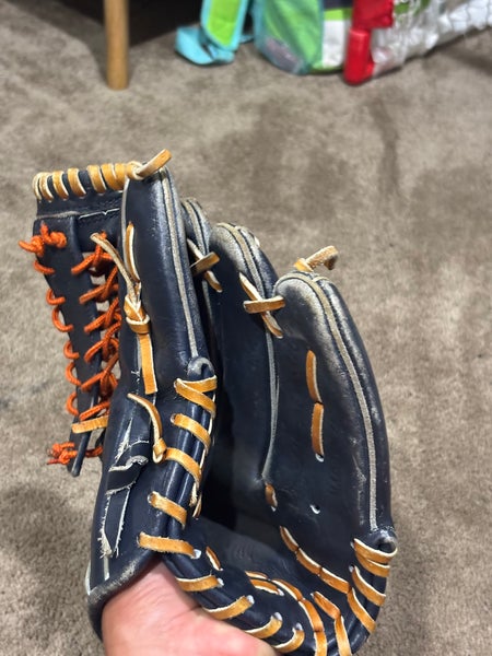 SP RH Baseball Glove 11" (Used)