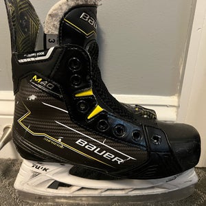 Bauer Supreme M40 Hockey Skates Regular Width  Size 3 (Used)
