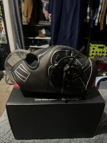 Rawlings REV1X RH Pitcher's Baseball Glove 11.75" (Used)