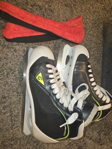 Graf Supra G5500 Hockey Goalie Skates Regular Width 9 (Used)