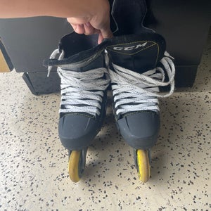 Bauer Roller Skates Regular Width Size 7 (Used)