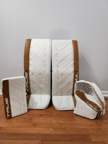 2025 32" True HZRDUS 7X4 Goalie Leg Pads (Used)