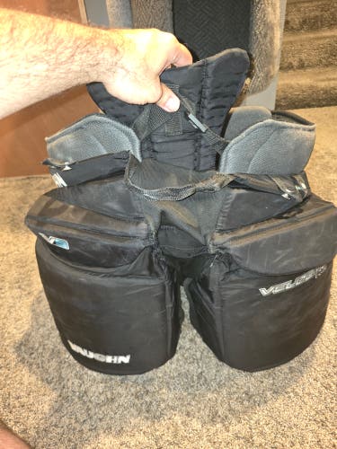 Senior Large Vaughn Velocity V9 Pro Hockey Goalie Pants (Used)
