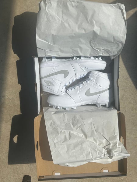 Men's  Size M 11.5 (W 12.5) Air Jordan Mid Top Turf Cleats (New)