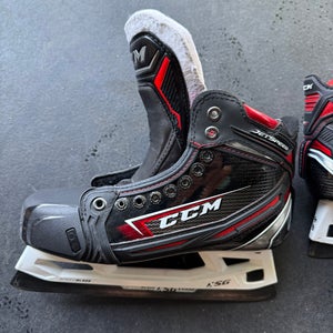 Like-New Intermediate CCM Regular Width   6 JetSpeed FT2 Goalie Skates