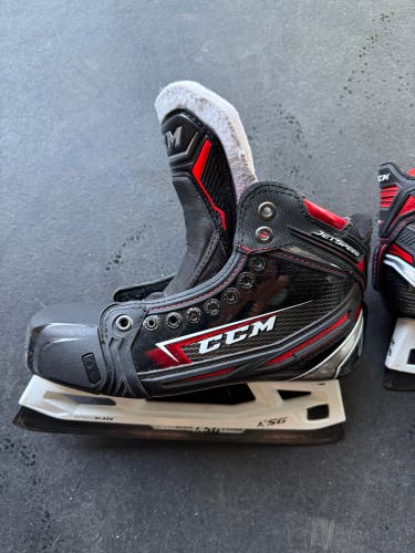 Like-New Intermediate CCM Regular Width 6 JetSpeed FT2 Goalie Skates
