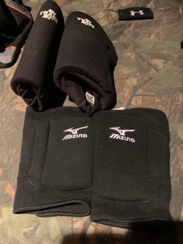 (Used) Trace Knee Pads / And Used Mizuno Knee Pads