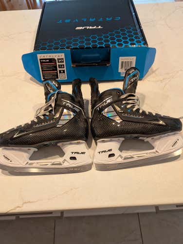 True Catalyst 7X4 Hockey Skates Regular Width 7