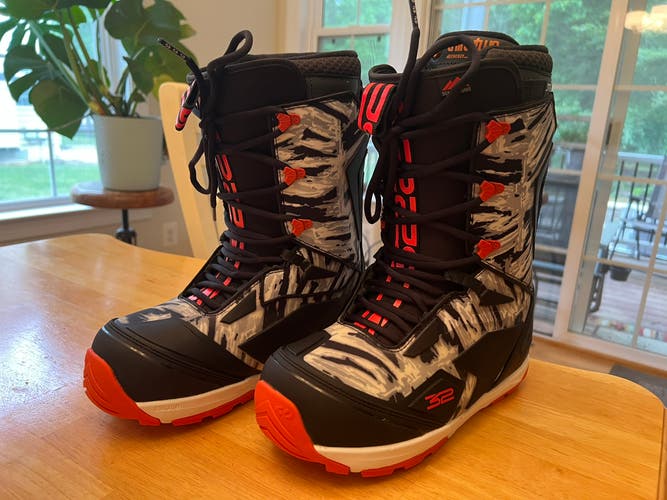 Men's Size M 10.0 (W 11.0) Thirty Two TM-3 Snowboard Boots Stiff Flex (New)