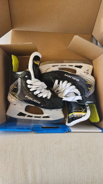 2025 Bauer S25 Vapor Shift Pro Hockey Skates Regular Width Size 1 (Used)