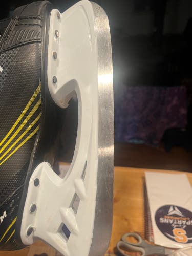 CCM CCM 1052 Hockey Skates Size 4 (New)
